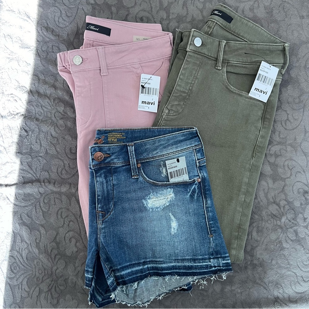 2 pair of pants and 1 shorts MAVI Set NWT jeans, joggers and shorts